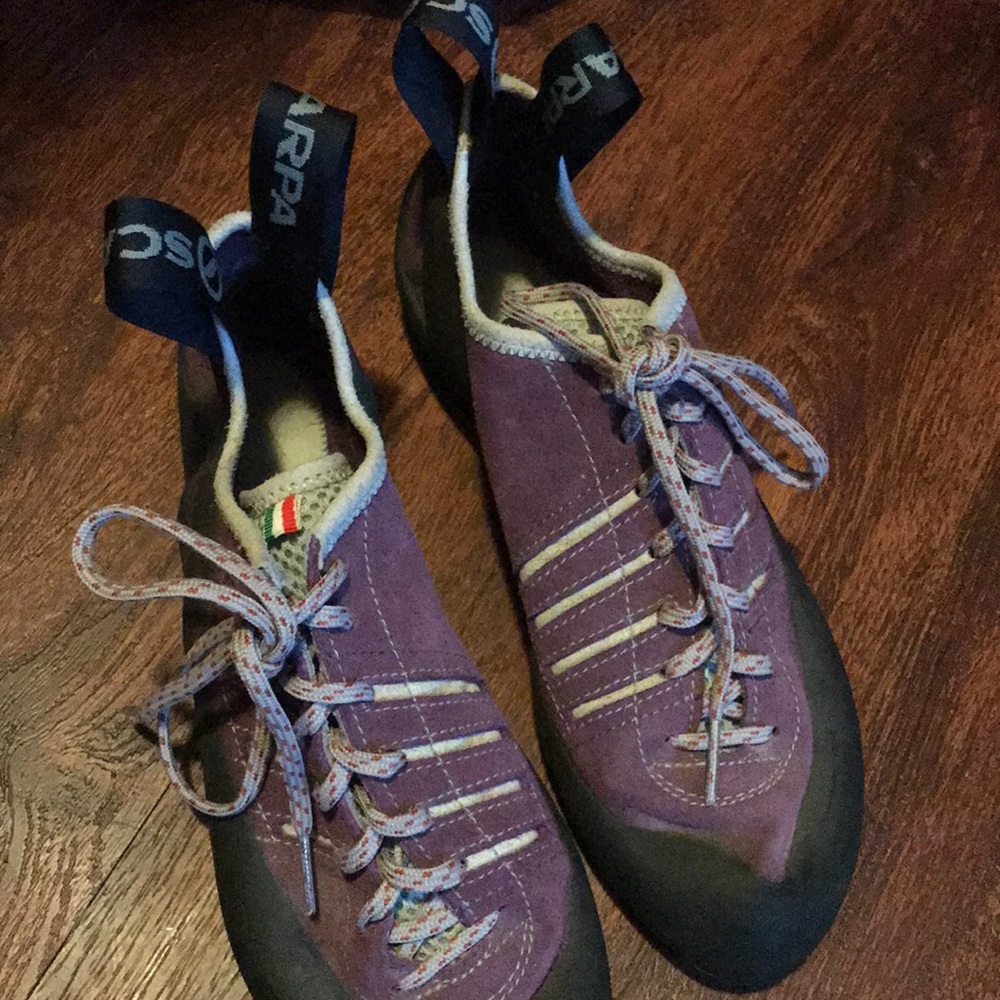 Climbing shoes - Picture 3 of 4